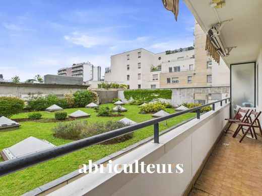 Apartment in Belleville, Père-Lachaise, Ménilmontant, Paris