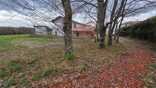 Land in Arbonne, Pyrénées-Atlantiques