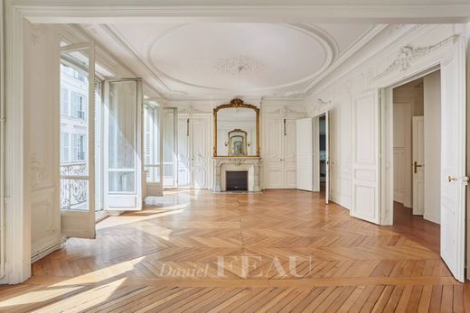 Apartment in Champs-Elysées, Madeleine, Triangle d’or, Paris