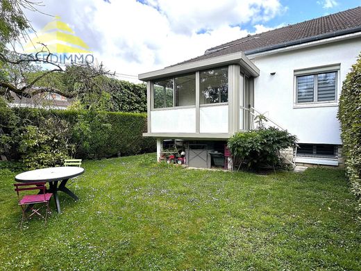 Luxus-Haus in Brie-Comte-Robert, Seine-et-Marne