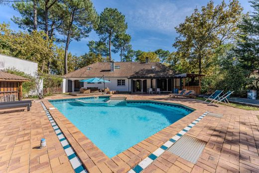 Casa di lusso a Cestas, Gironda