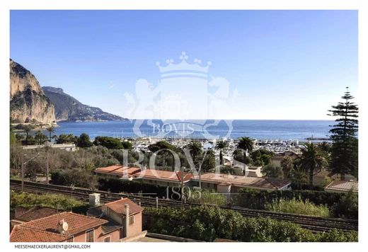 Apartment / Etagenwohnung in Beaulieu-sur-Mer, Alpes-Maritimes