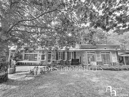 Luxury home in Avensan, Gironde