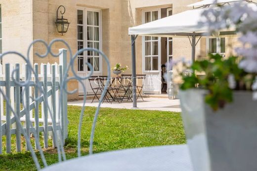 Luxury home in Cambes, Gironde