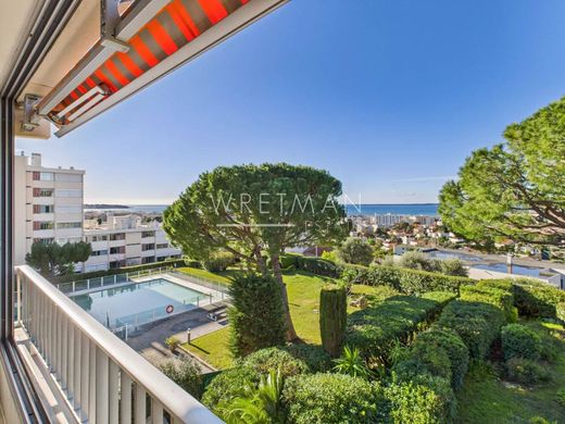 Apartment / Etagenwohnung in Antibes, Alpes-Maritimes