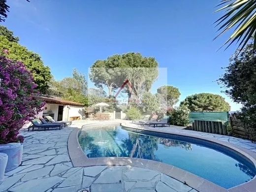 Luxury home in Cavalaire-sur-Mer, Var