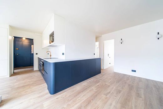 Apartment / Etagenwohnung in Motte-Picquet, Commerce, Necker, Paris