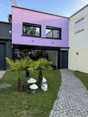 Loft in Pringy, Seine-et-Marne