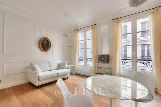Apartment / Etagenwohnung in Tour Eiffel, Invalides – Ecole Militaire, Saint-Thomas d’Aquin, Paris