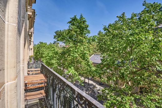 Apartment / Etagenwohnung in Tour Eiffel, Invalides – Ecole Militaire, Saint-Thomas d’Aquin, Paris