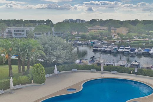 Apartment / Etagenwohnung in Mandelieu-la-Napoule, Alpes-Maritimes