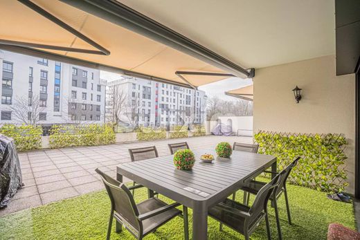 Apartment in Saint-Genis-Pouilly, Ain