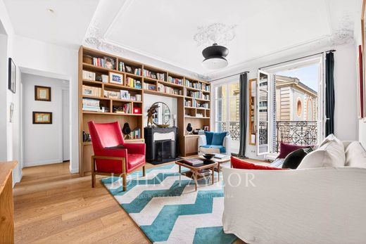 Apartment / Etagenwohnung in Tour Eiffel, Invalides – Ecole Militaire, Saint-Thomas d’Aquin, Paris