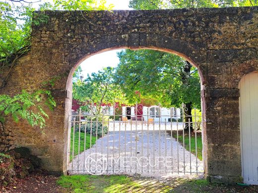 Casa rural / Casa de pueblo en Saintes, Charenta Marítima