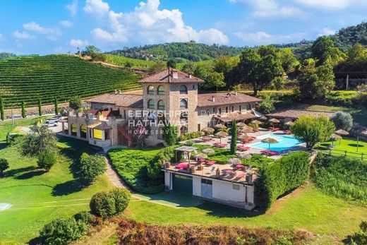 Budynek w Santo Stefano Belbo, Provincia di Cuneo