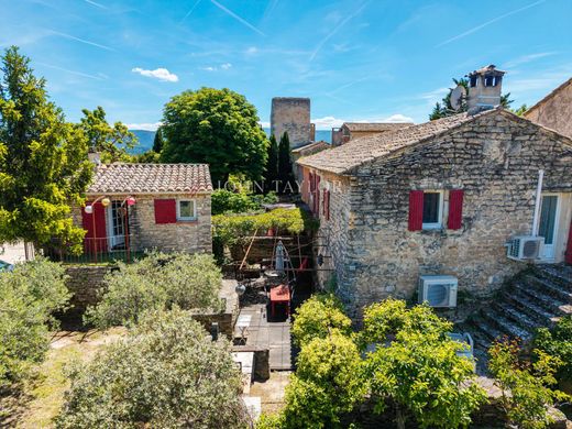 Luxury home in Gordes, Vaucluse