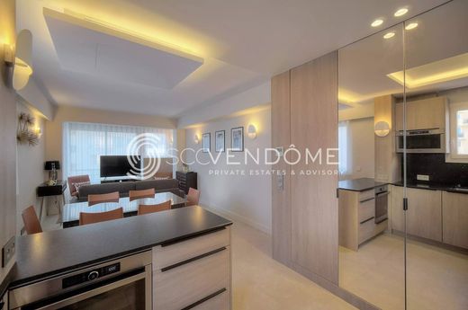Apartment / Etagenwohnung in Cannes, Alpes-Maritimes