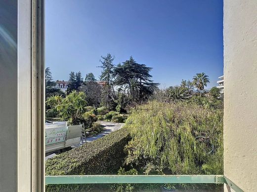 Apartment / Etagenwohnung in Cannes, Alpes-Maritimes