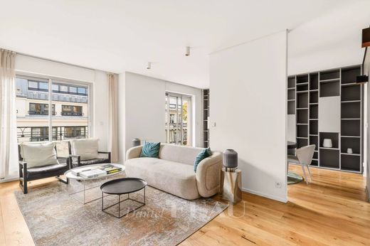 Apartment in Tour Eiffel, Invalides – Ecole Militaire, Saint-Thomas d’Aquin, Paris