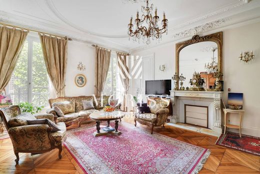 Apartment in Canal Saint Martin, Château d’Eau, Porte Saint-Denis, Paris