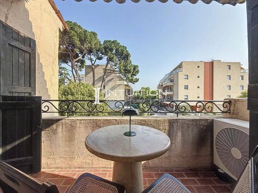 Appartement à Saint-Laurent-du-Var, Alpes-Maritimes