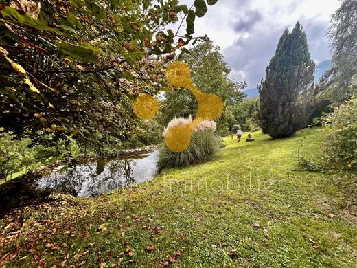 Saint-Jorioz, Haute-Savoieの土地