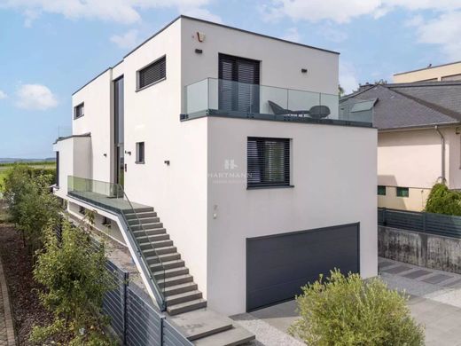 Luxus-Haus in Bertrange, Canton de Luxembourg
