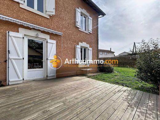 Luxus-Haus in Nivolas-Vermelle, Isère