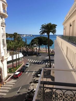 Apartment / Etagenwohnung in Cannes, Alpes-Maritimes