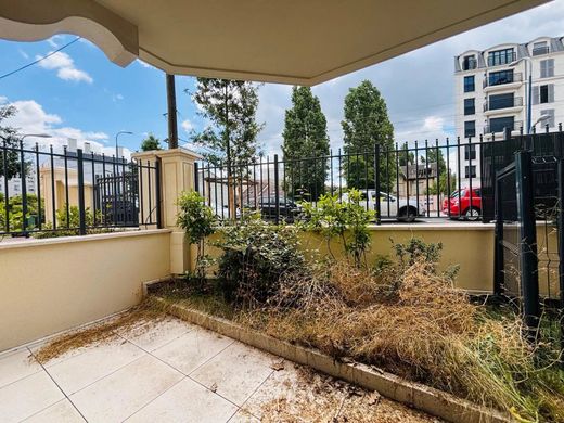 Apartment for rent per month in Clamart