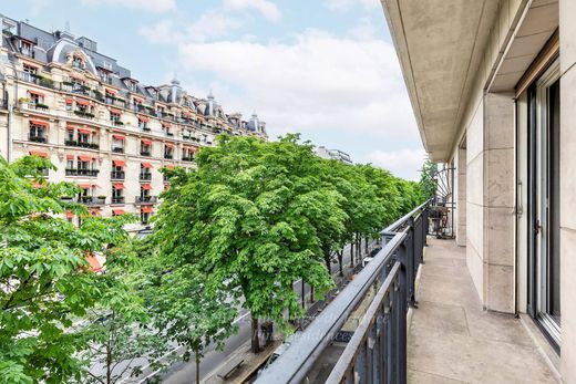 Apartment in Champs-Elysées, Madeleine, Triangle d’or, Paris