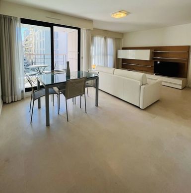 Apartment / Etagenwohnung in Cannes, Alpes-Maritimes