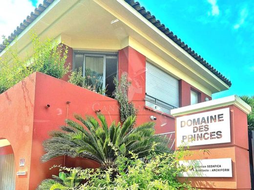 Квартира, Mandelieu-la-Napoule, Alpes-Maritimes