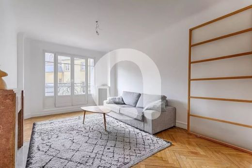 Apartment in Motte-Picquet, Commerce, Necker, Paris