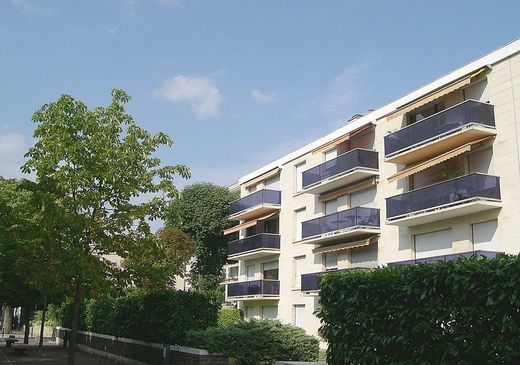 Apartment / Etagenwohnung in Chatou, Yvelines