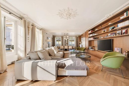 Apartment / Etagenwohnung in Tour Eiffel, Invalides – Ecole Militaire, Saint-Thomas d’Aquin, Paris