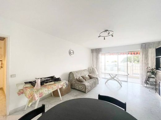 Apartment in Saint-Laurent-du-Var, Alpes-Maritimes