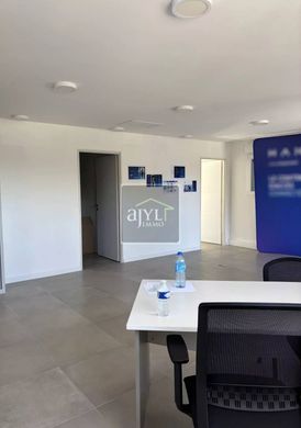 Office in Saint-Cannat, Bouches-du-Rhône