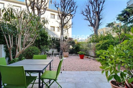 Apartment / Etagenwohnung in Nizza, Alpes-Maritimes