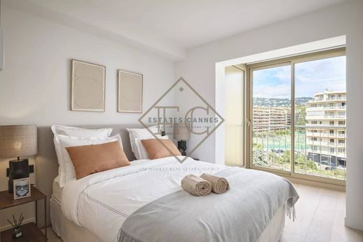 Apartment / Etagenwohnung in Cannes, Alpes-Maritimes