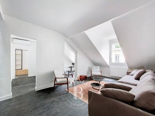Apartment in Saint-Germain, Odéon, Monnaie, Paris