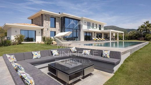 Villa in Roquefort-les-Pins, Alpes-Maritimes