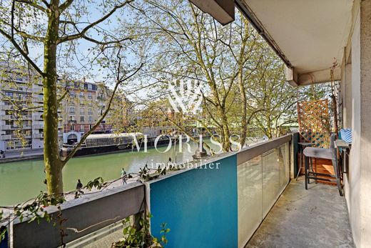 Apartment in Buttes-Chaumont, Villette, Bas Belleville, Paris