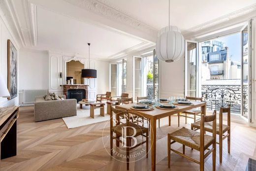 Apartment in La Muette, Auteuil, Porte Dauphine, Paris