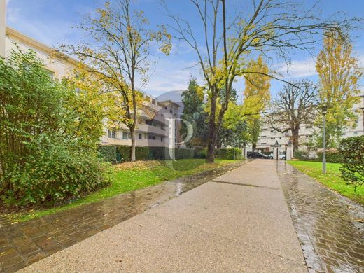 Apartment / Etagenwohnung in Antony, Hauts-de-Seine