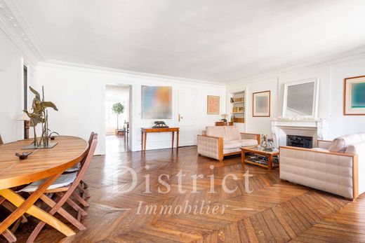 Apartment in Chatelet les Halles, Louvre-Tuileries, Palais Royal, Paris