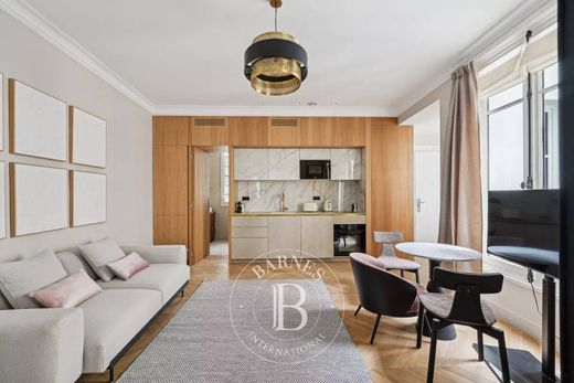 Apartament w Tour Eiffel, Invalides – Ecole Militaire, Saint-Thomas d’Aquin, Paris