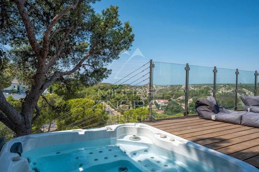 Villa in Ensuès-la-Redonne, Bouches-du-Rhône