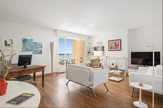 Apartment / Etagenwohnung in Cannes, Alpes-Maritimes