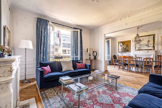 Apartment in Tour Eiffel, Invalides – Ecole Militaire, Saint-Thomas d’Aquin, Paris